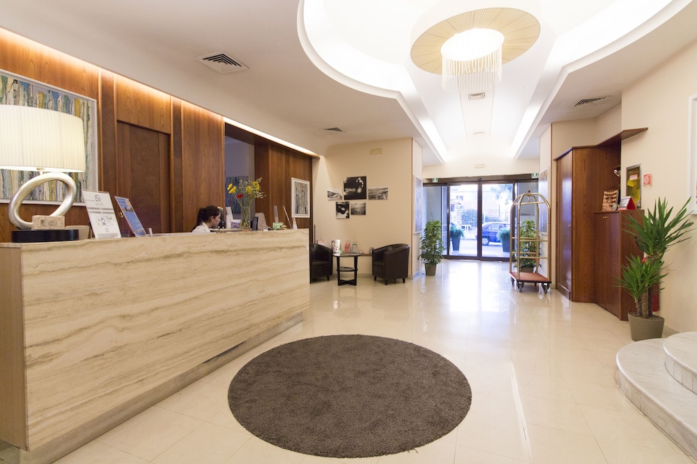 Hotel Nuvo 4/50