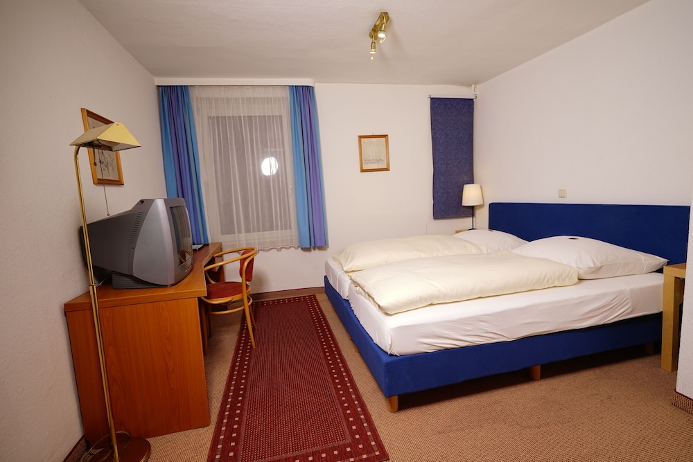 MD-RABE'S HOTEL KIEL 11/49