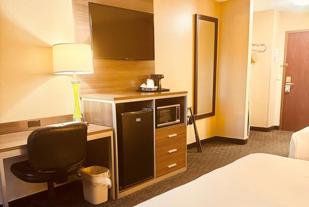 Super 8 By Wyndham St Charles 24/25