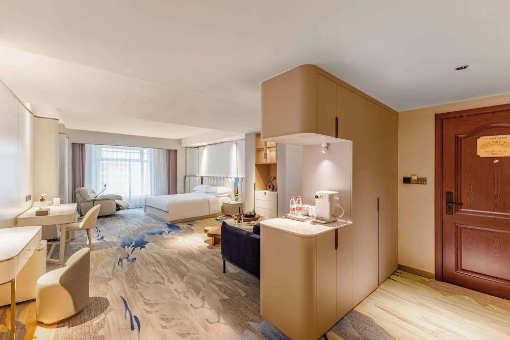 Ramada Plaza by Wyndham Wuhan Dongxi Lake 24/40