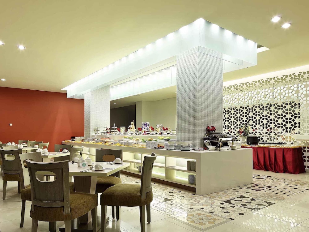 Mercure Padang 45/52