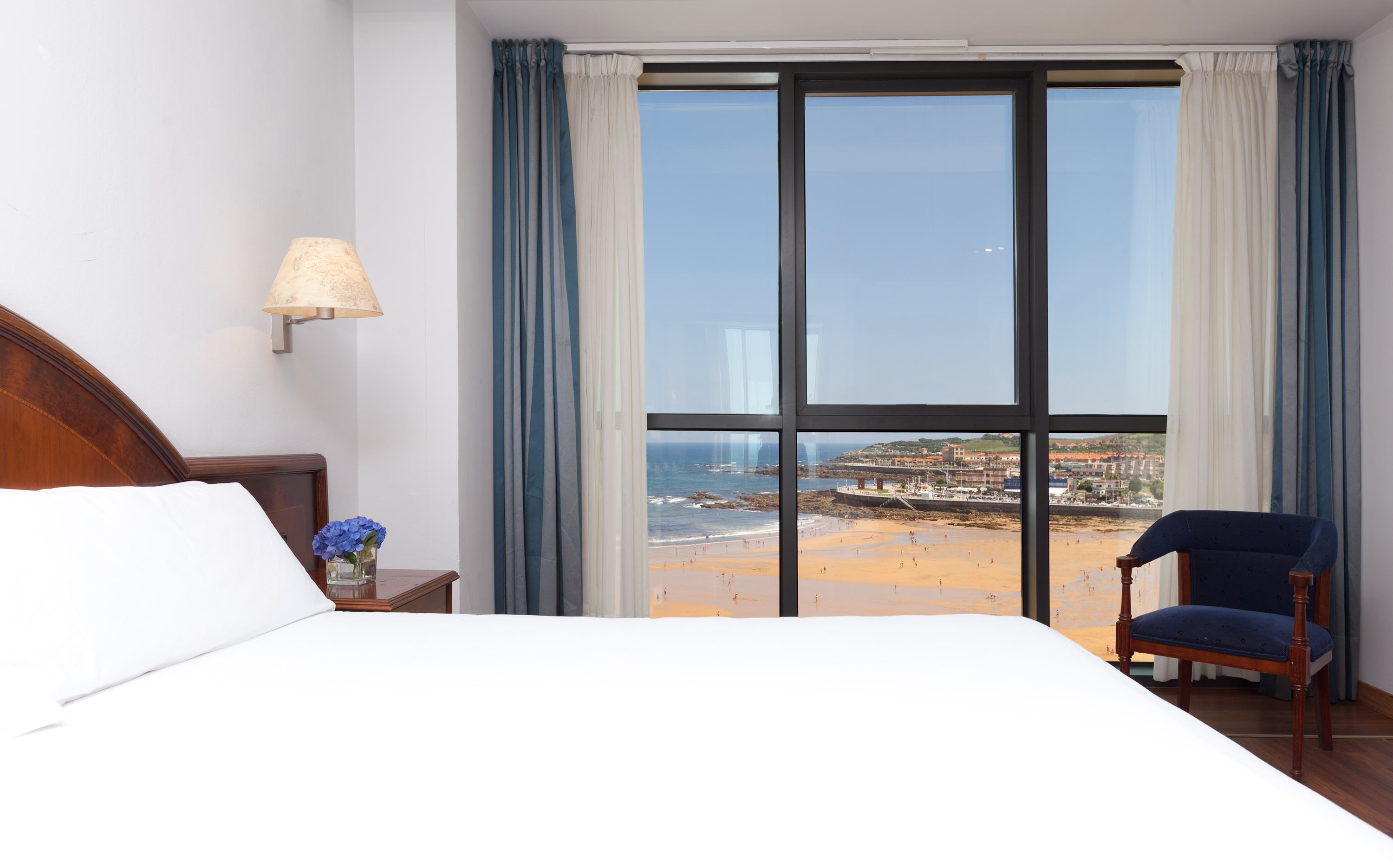 غرفة بسرير مزدوج بإطلالة على البحر، Principe de Asturias Hotel 2/5