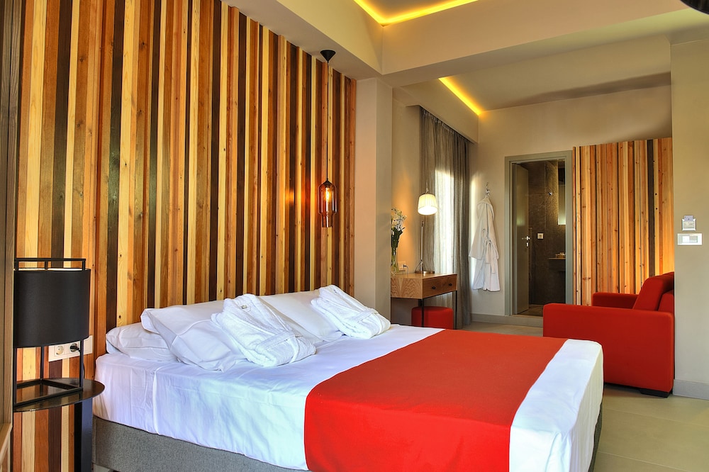 Elia Bettolo Hotel 30/69