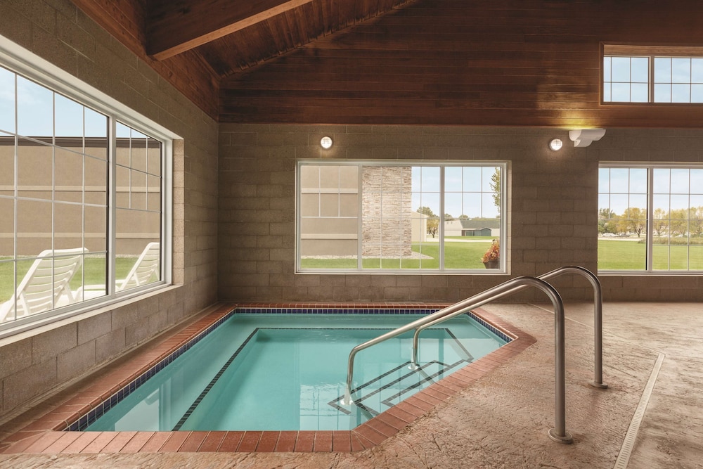 Country Inn Suites By Radisson Willmar Mn 18/39