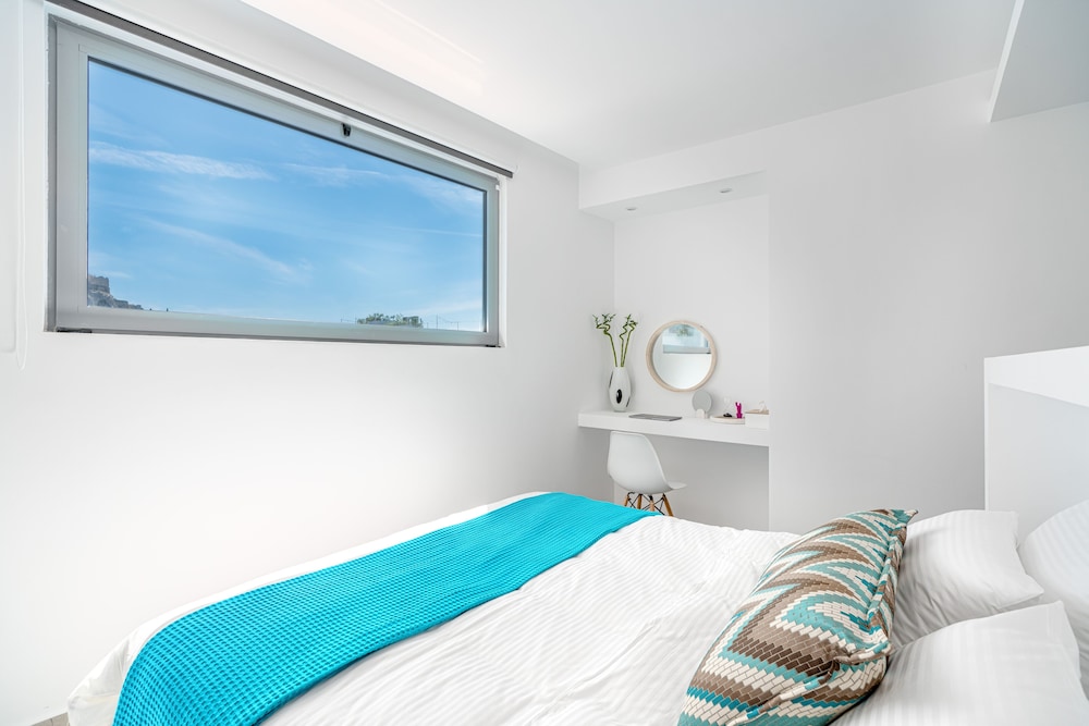 Mythos Luxury Suites 13/50
