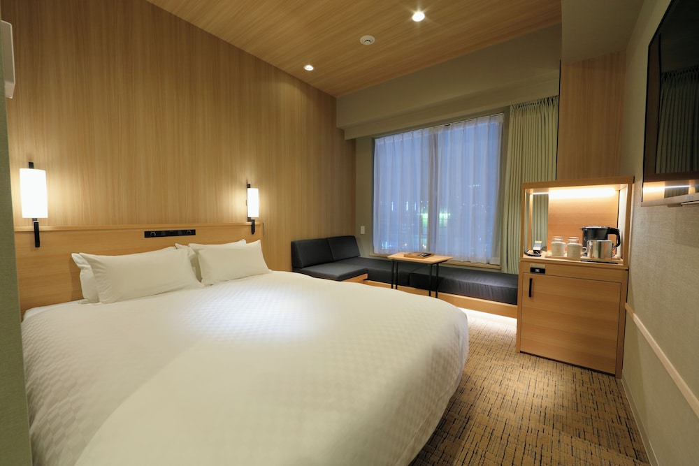 غرفة مفردة بسرير كوين، Candeo Hotels Kobe Torroad 2/4