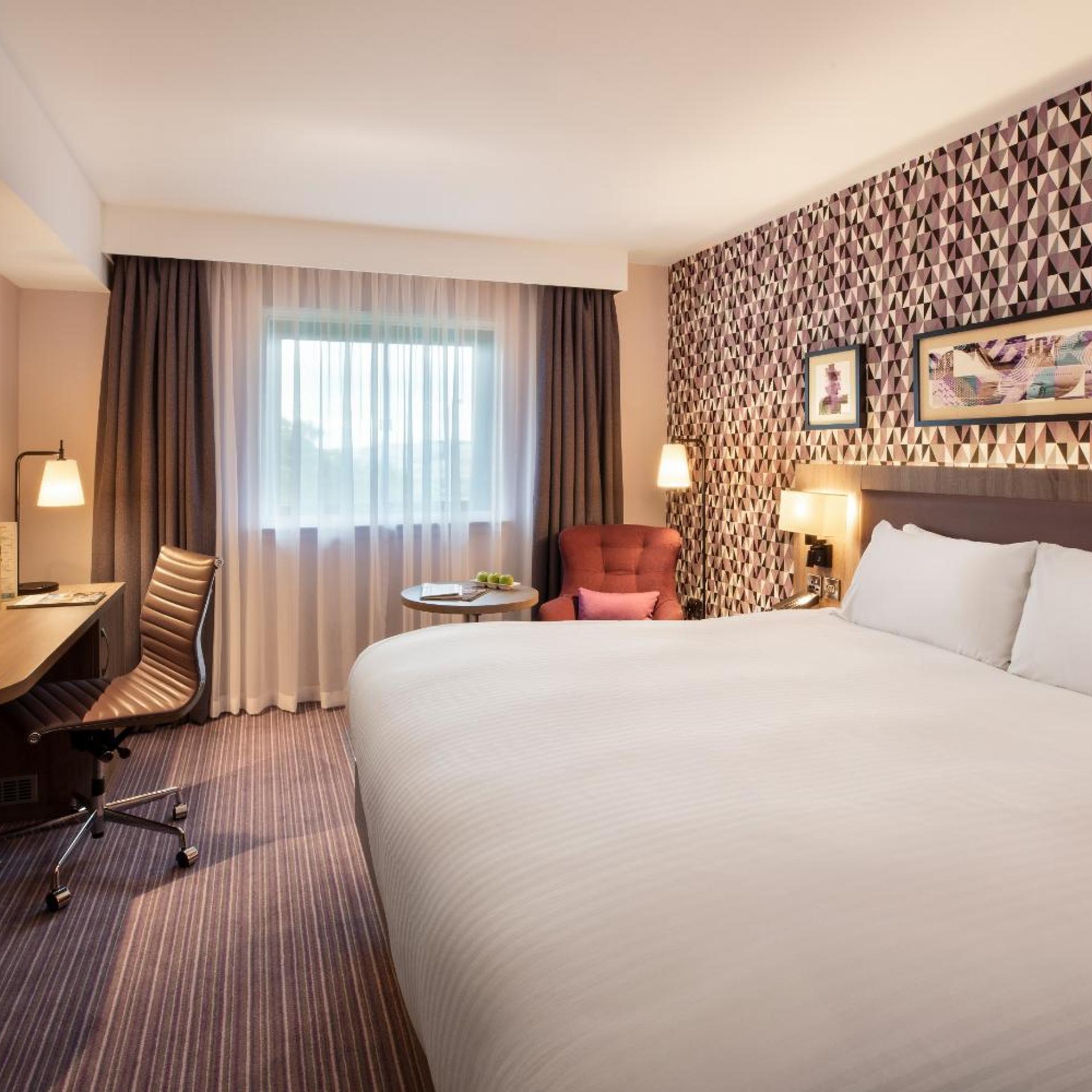 ROOM, KING BED