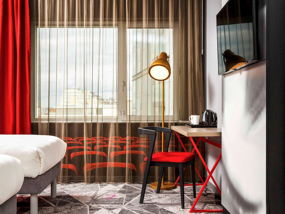IBIS STYLES LONDON EALING 56/76