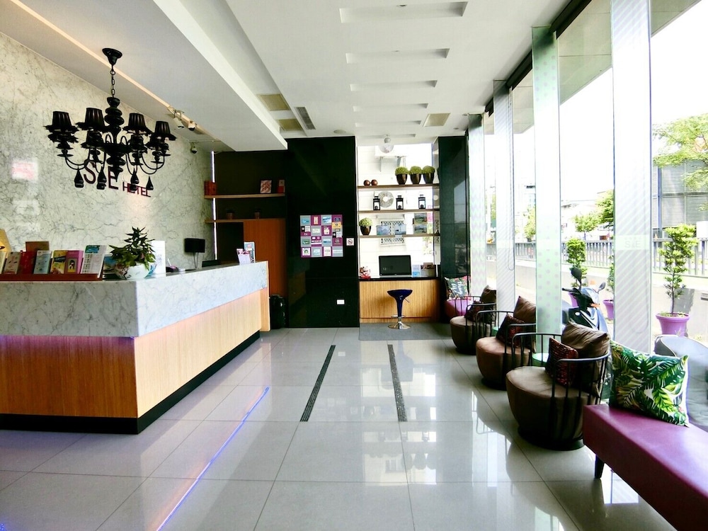 S&amp;E Hotel 10/61