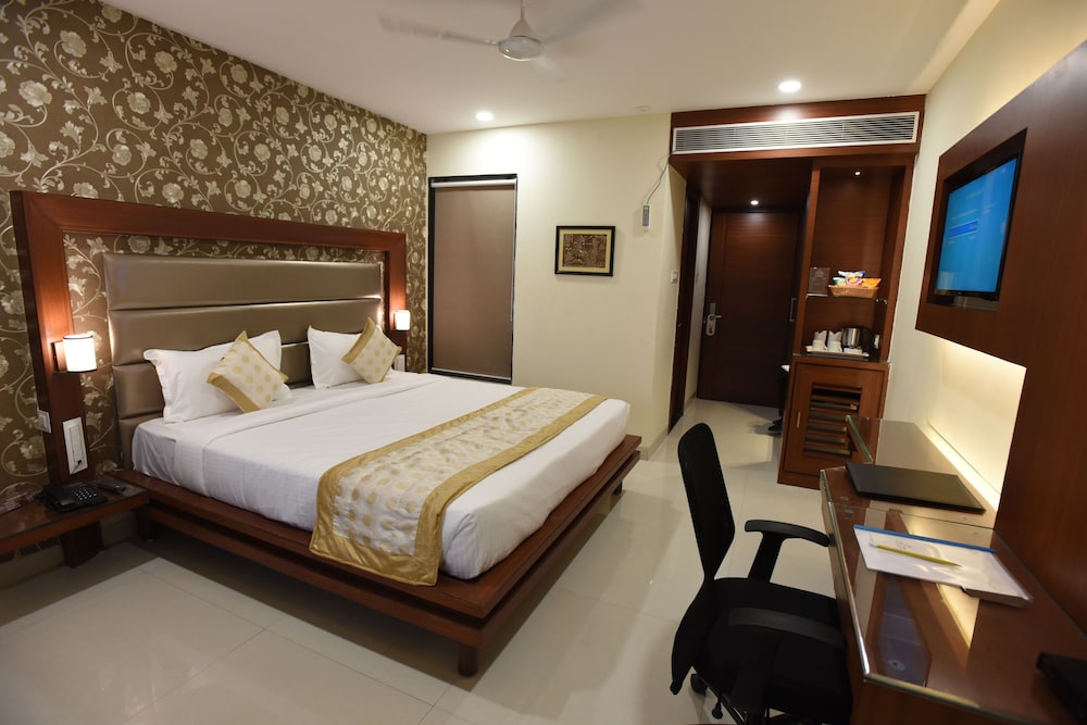 Hotel Grand Rajputana 8/17