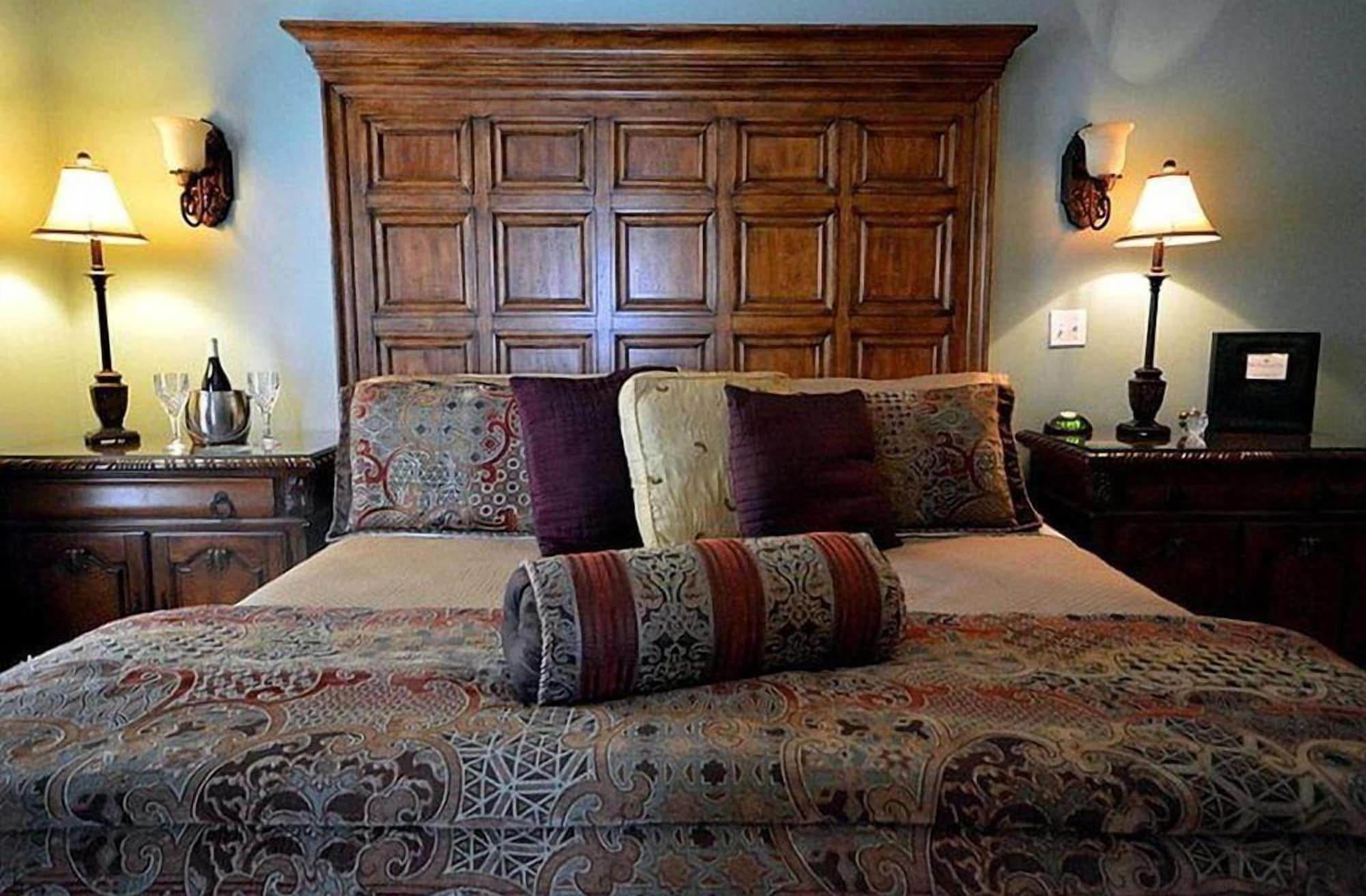 Country, King Bed, Sofa