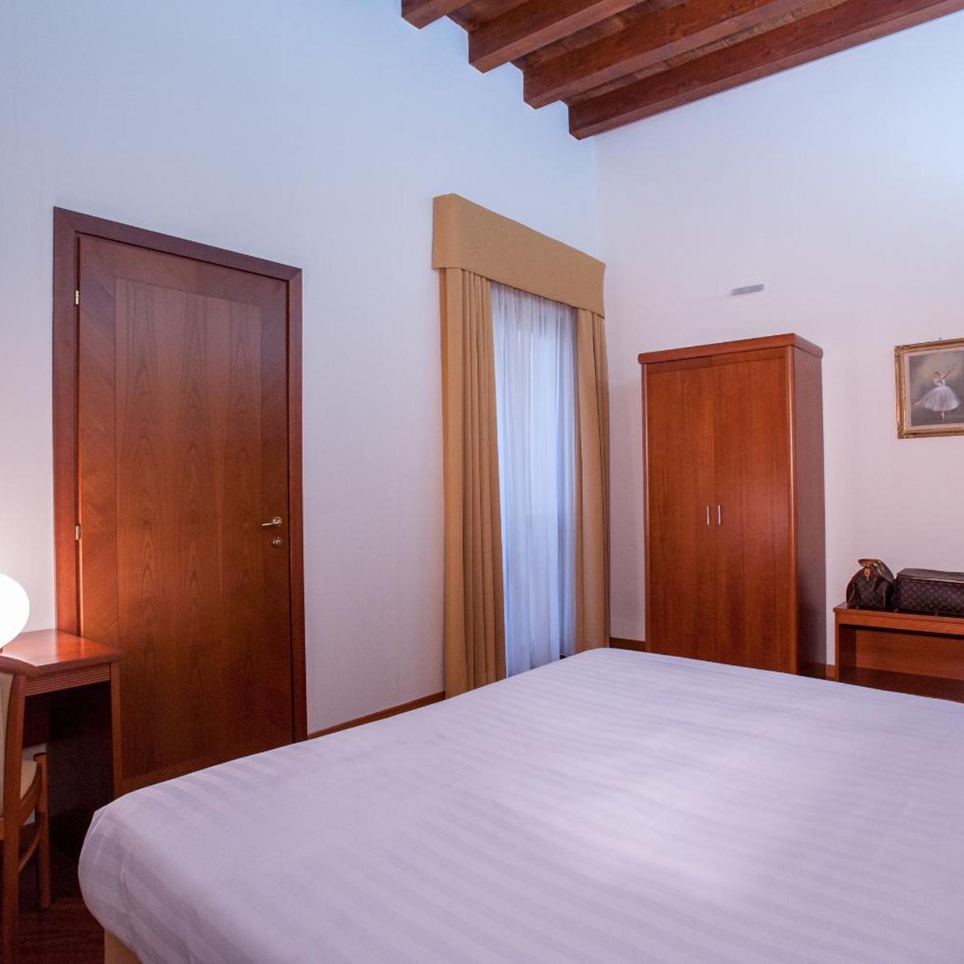 غرفة بسرير كينج، Hotel Flora 8/9