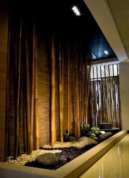 D Hotel And Suites 37/50