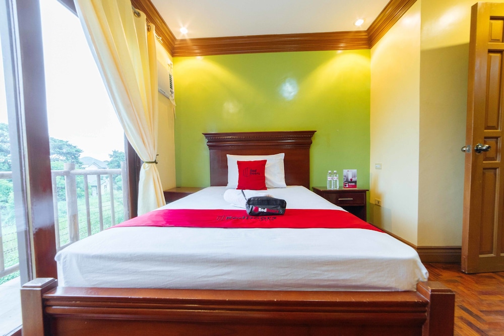 RedDoorz Plus @ Starhomes Olivianville 12/30