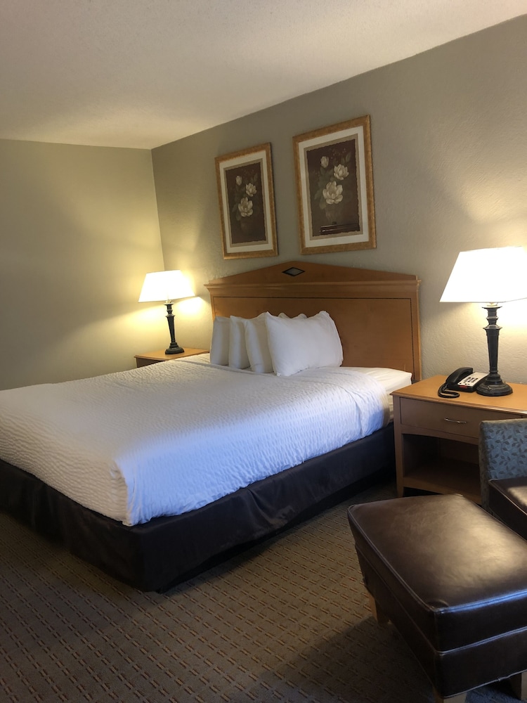 Plantation Inn of Houma 14/49