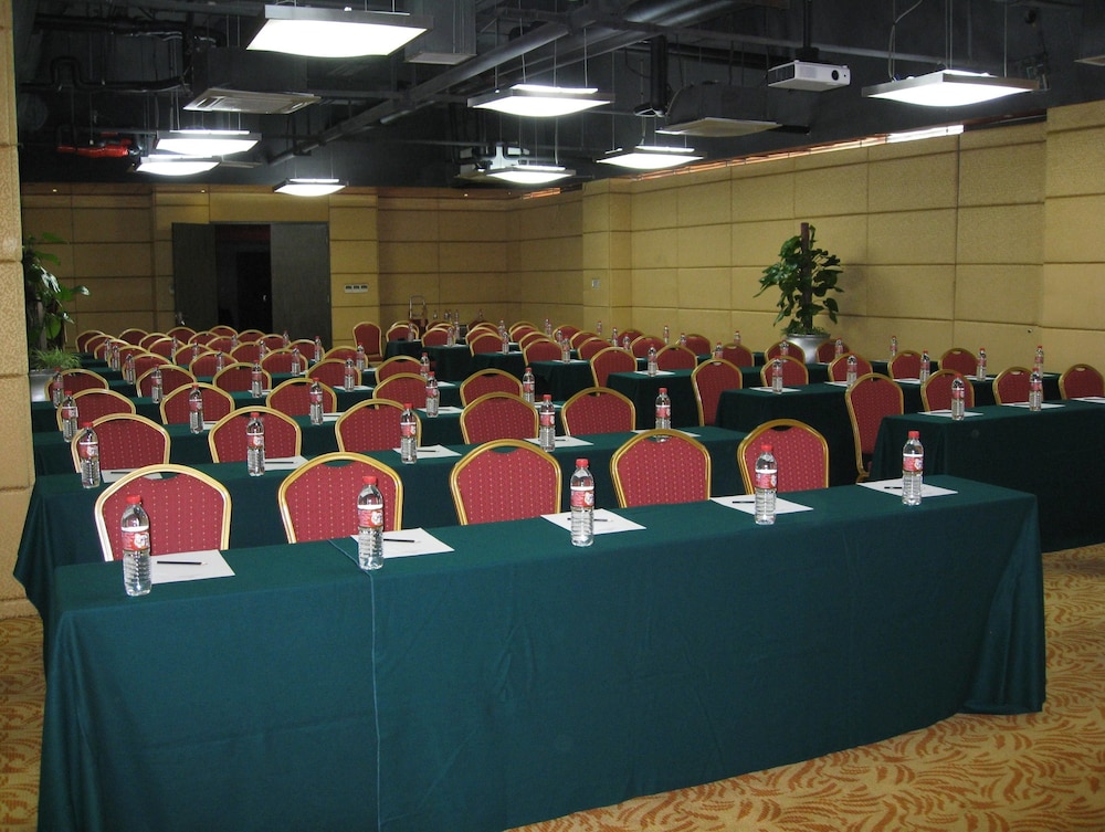 Gloria Plaza Hotel Kangqiao Shanghai 8/17