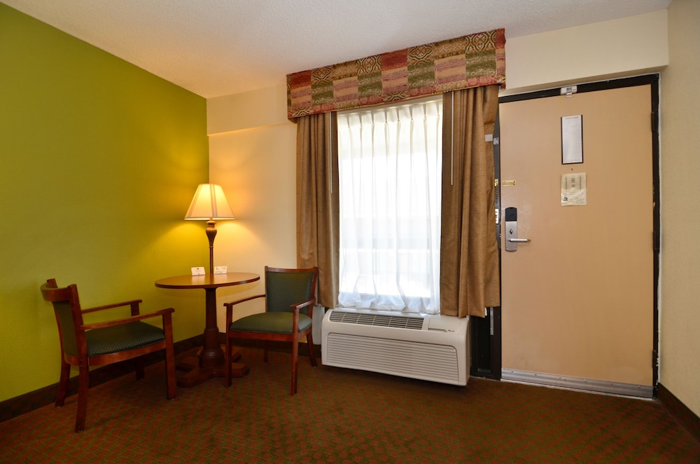 Best Western Fayetteville Inn 28/42
