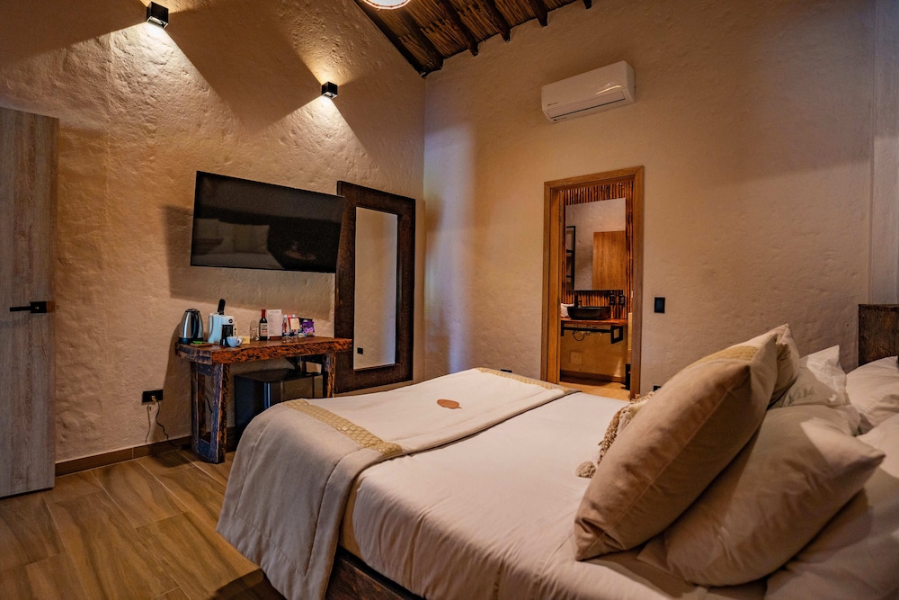 Basic, Suite, Double Bed