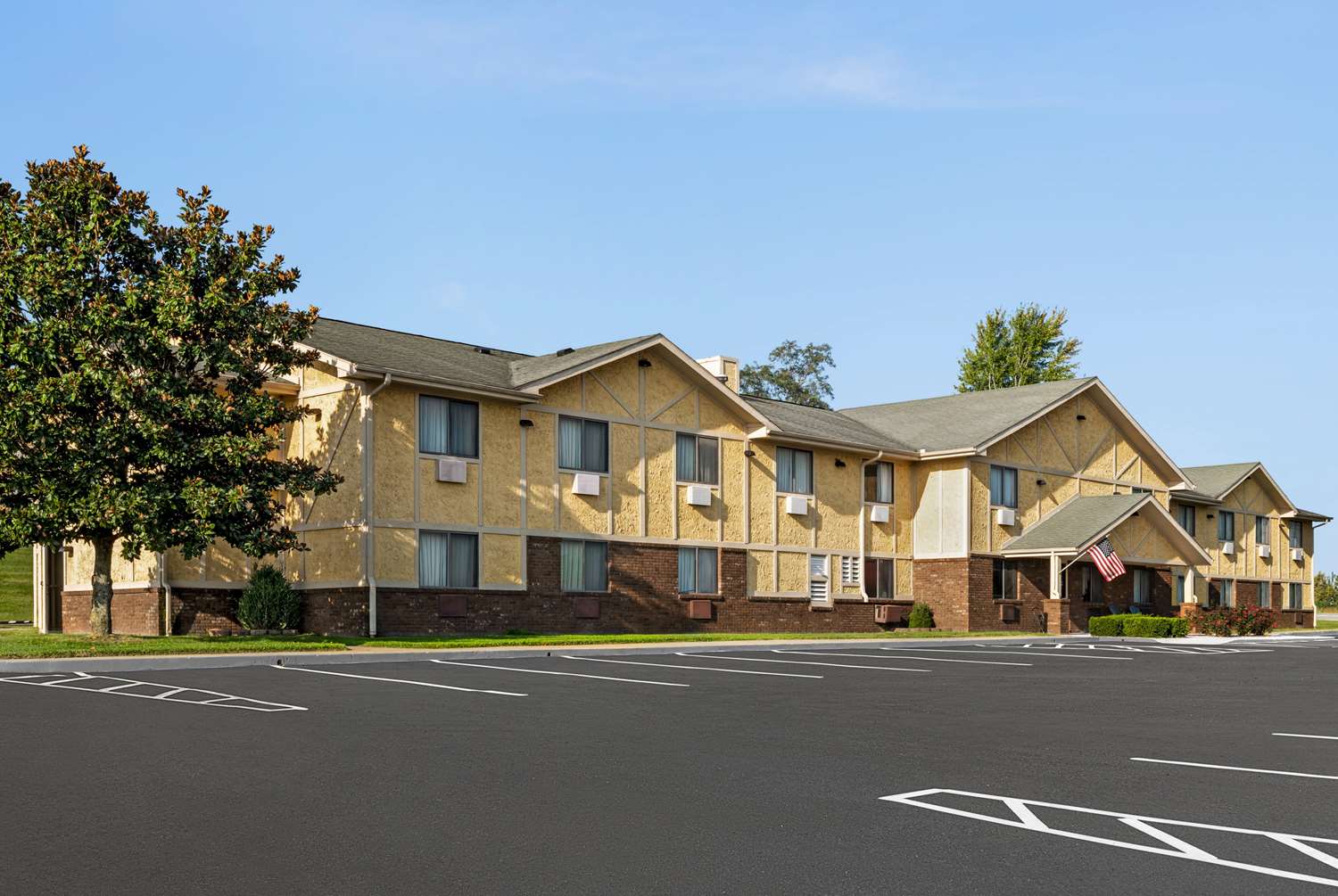 Super 8 by Wyndham Maysville KY 2/35