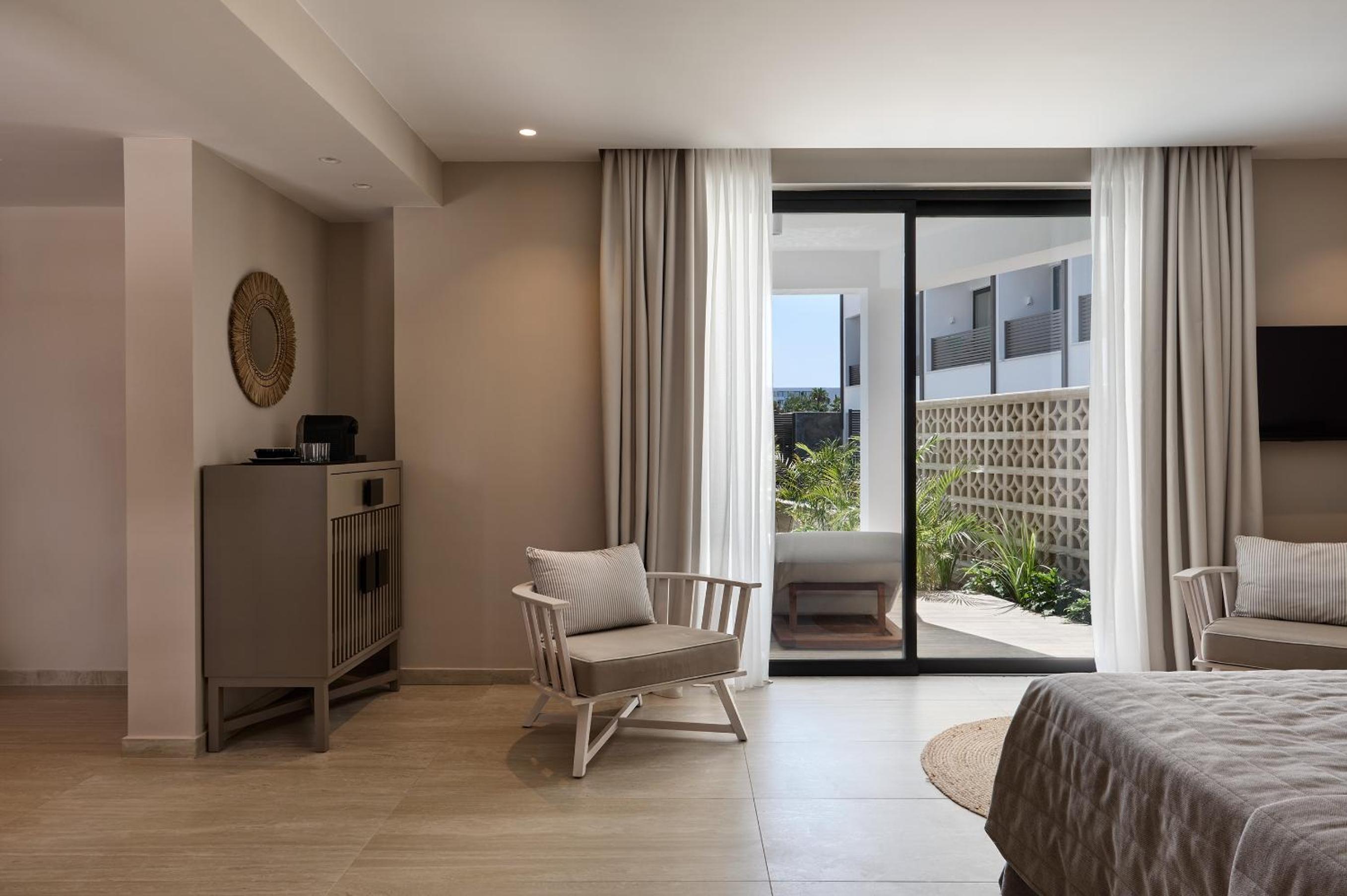 1 Bedroom, Swim Up, Suite, Double and Twin Beds, Adult Only