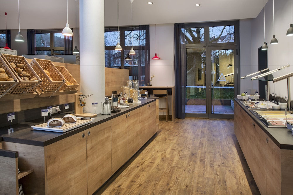 HOLIDAY INN EXPRESS BADEN BADEN 45/53