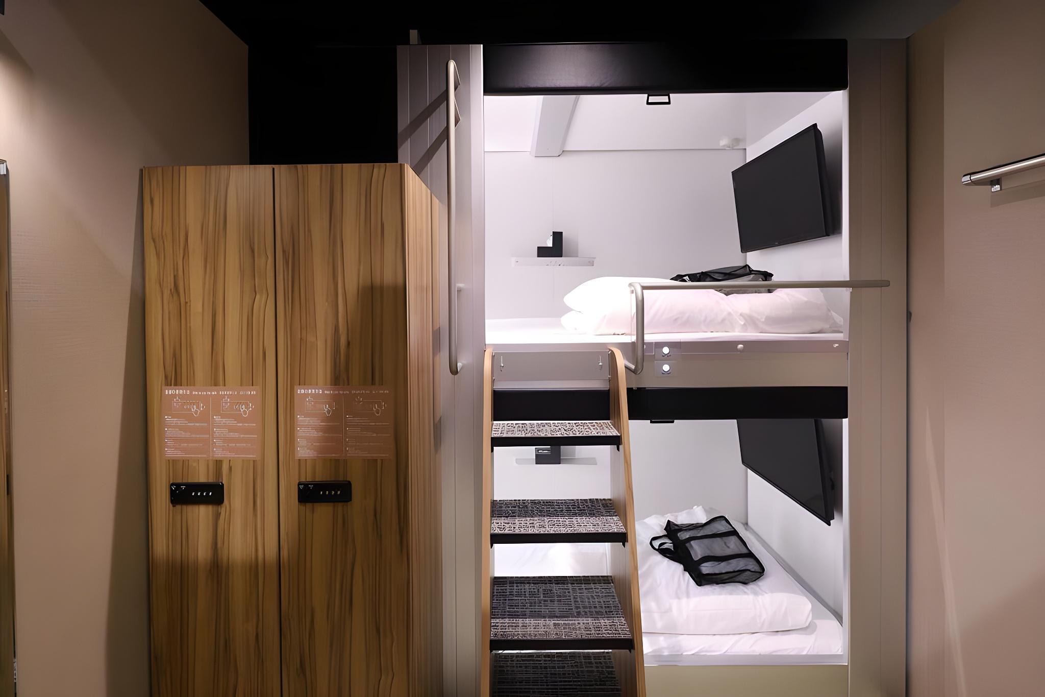 Mixed Dorm, Cabin, Twin Beds