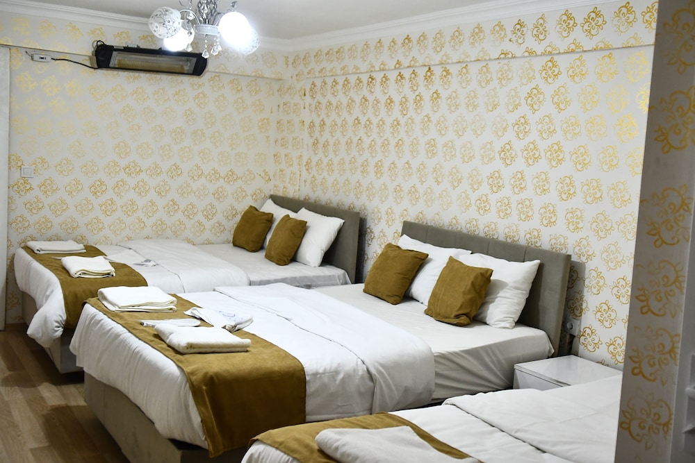 3 BEDROOMS, CONDO, DELUXE