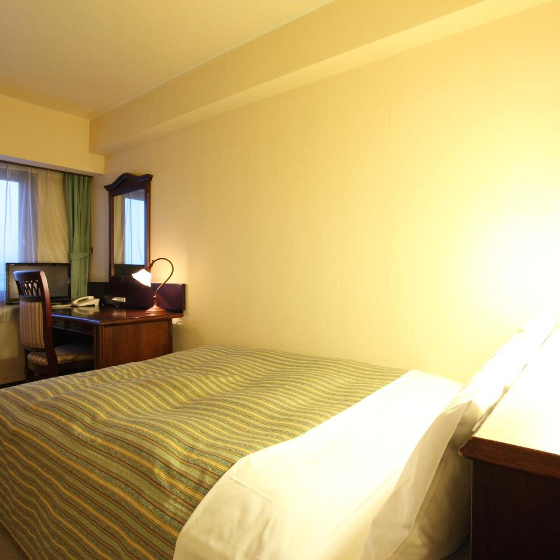 ROOM, DOUBLE BED