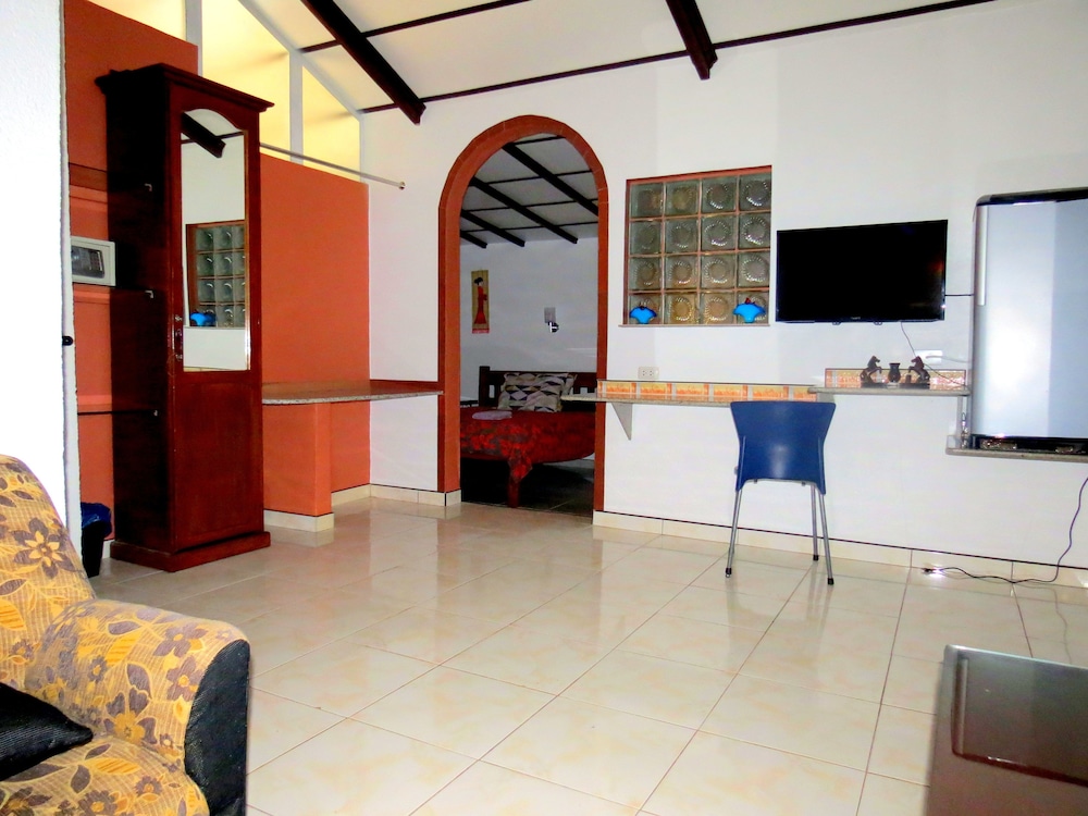 Alonaland Resort Apartelle 8/50