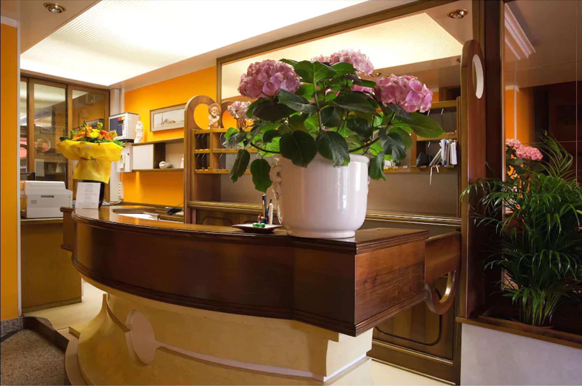 HOTEL VILLA EUGENIA 7/55