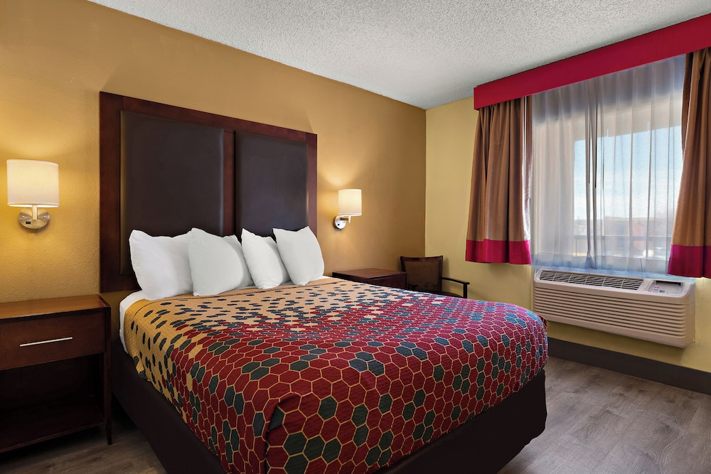 ROOM, KING BED, ACCESSIBLE
