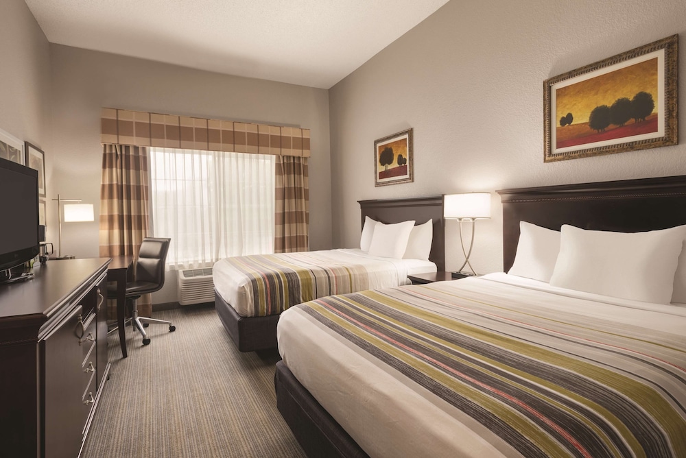 Country Inn Suites By Radisson West Bend Wi 17/58