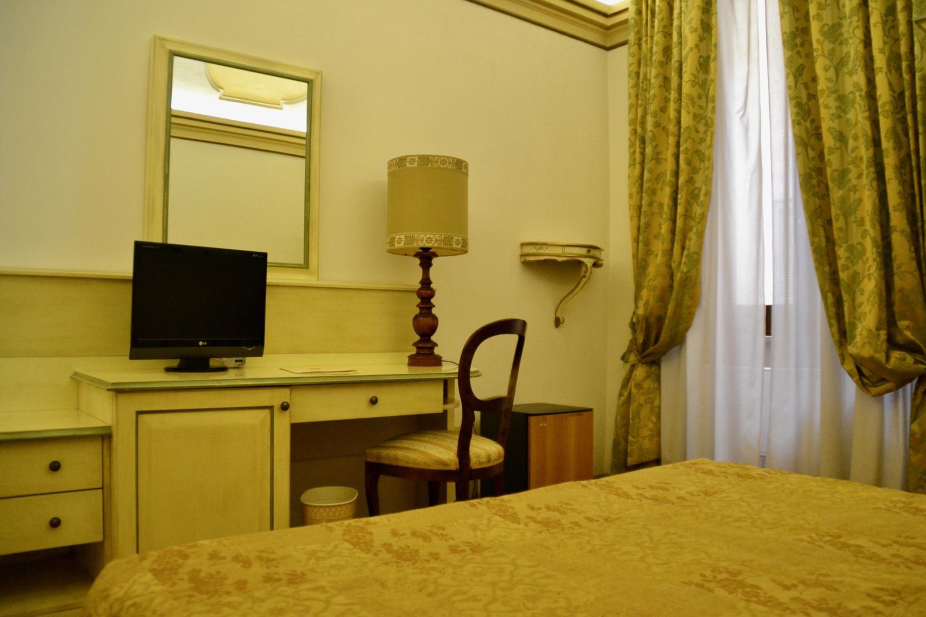 Hotel Italia 41/50