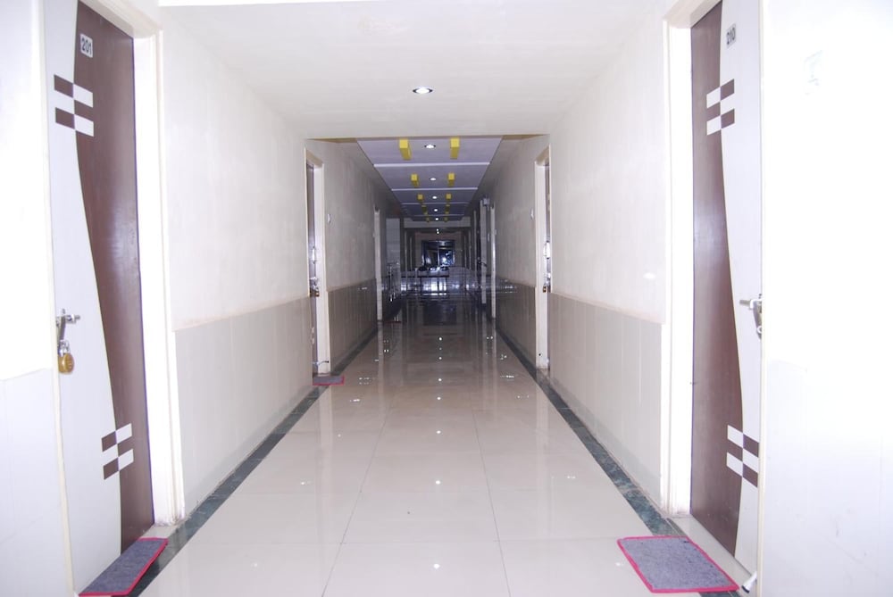 Hotel Yog Palace 8/50