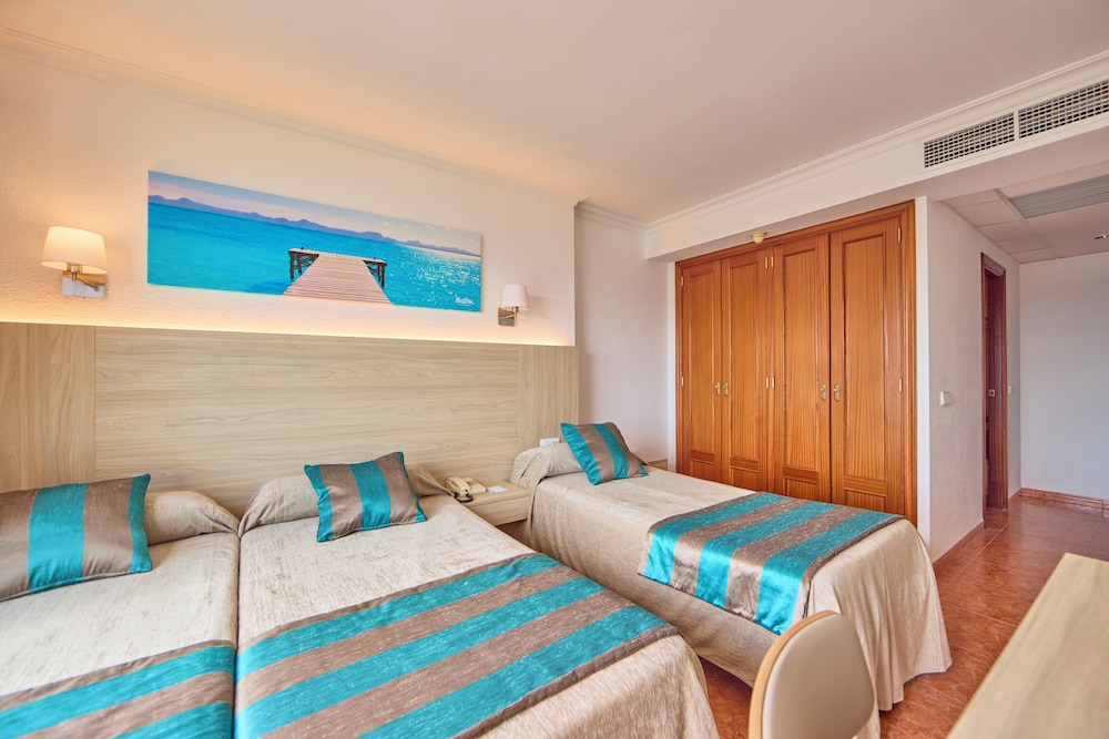 ROOM, TRIPLE