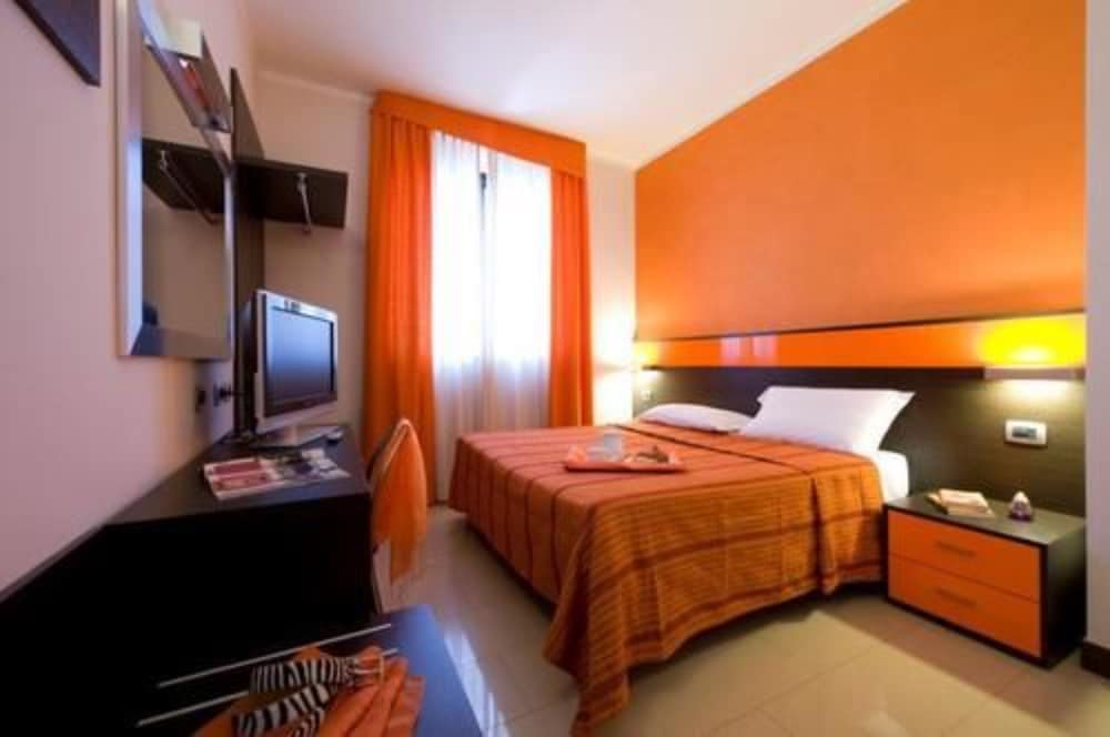 HOTEL IDEALE 9/44