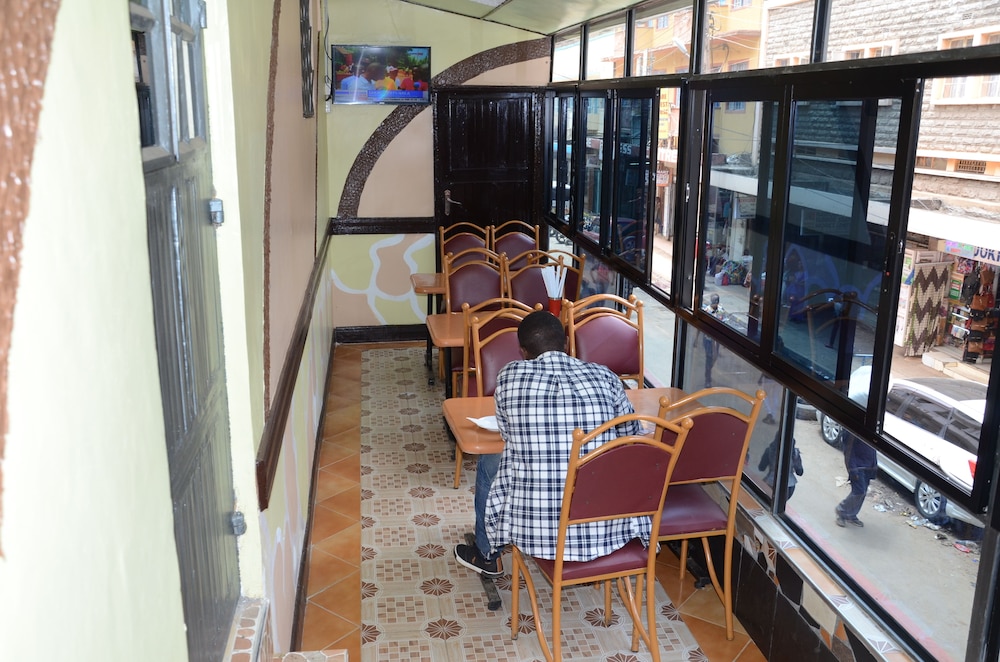 Sir Kanja's Hotel 13/24