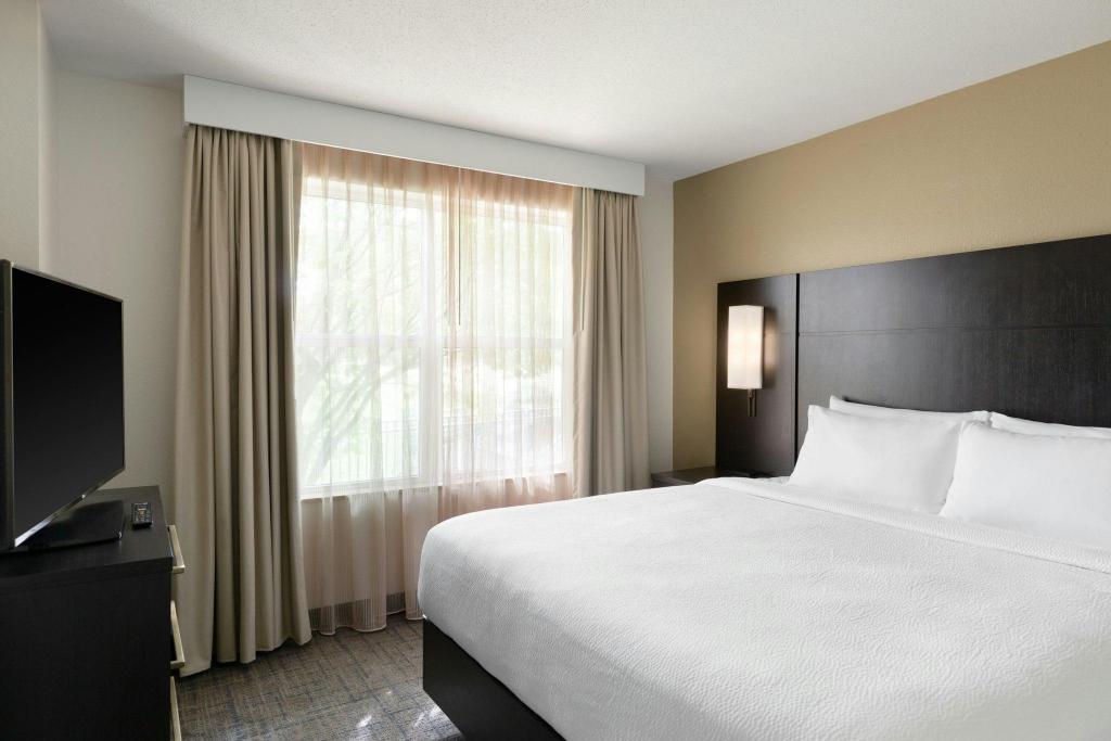 Renovated, 2 Bedrooms, Suite, Queen Bed, Sofa