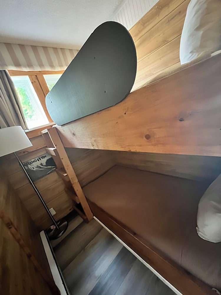 Travelodge by Wyndham Traverse City MI photo3