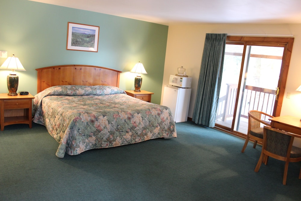 Green, Tree, Superior, King Bed, Sofa, Balcony