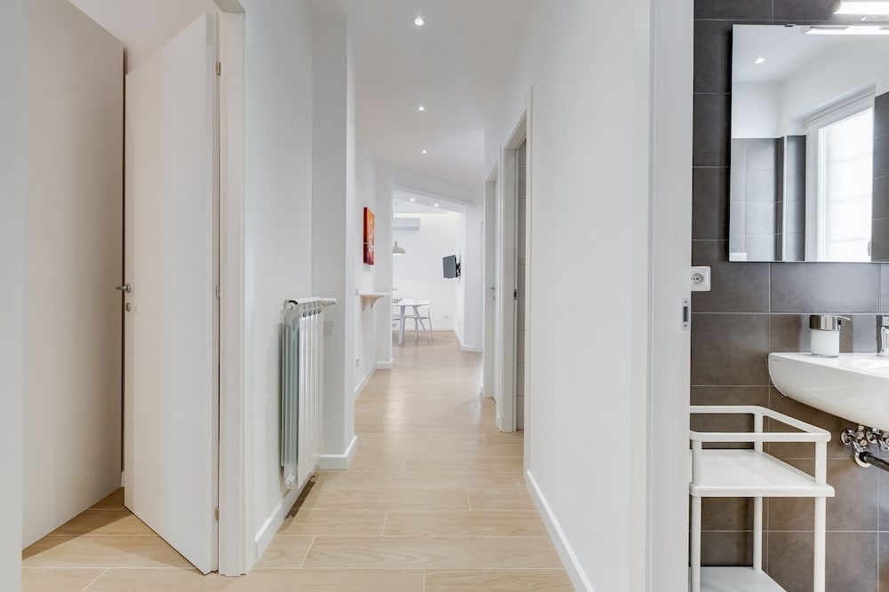 Lovely 3 rooms apartment close Trastevere Station 24/25