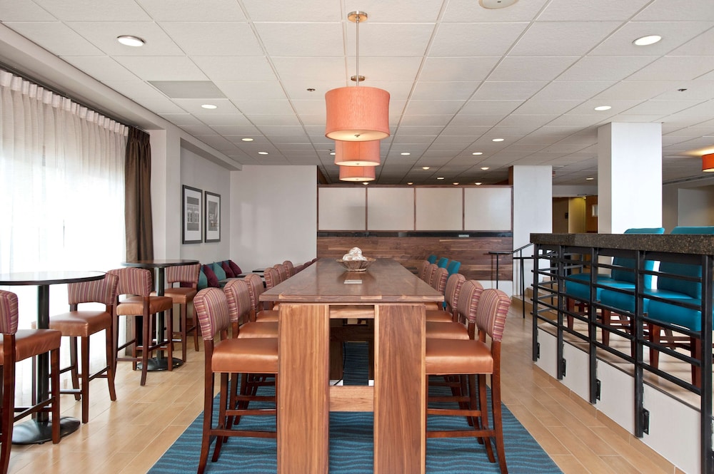Hampton Inn Bloomington 48/62