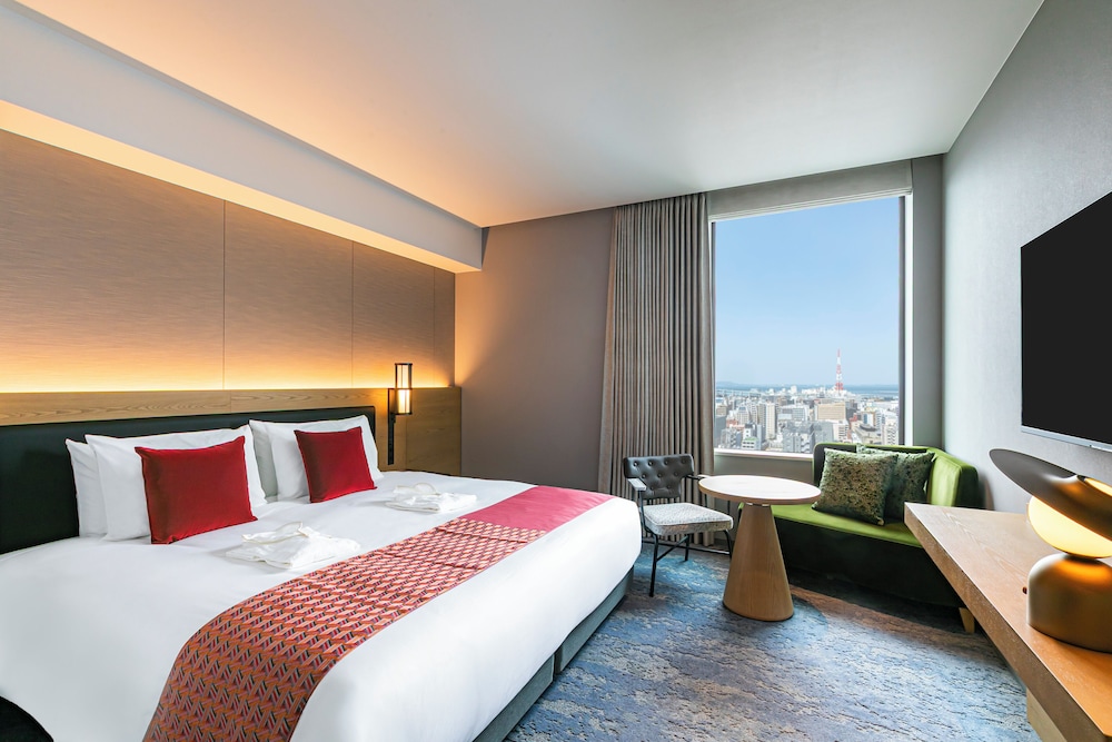 DELUXE, KING BED
