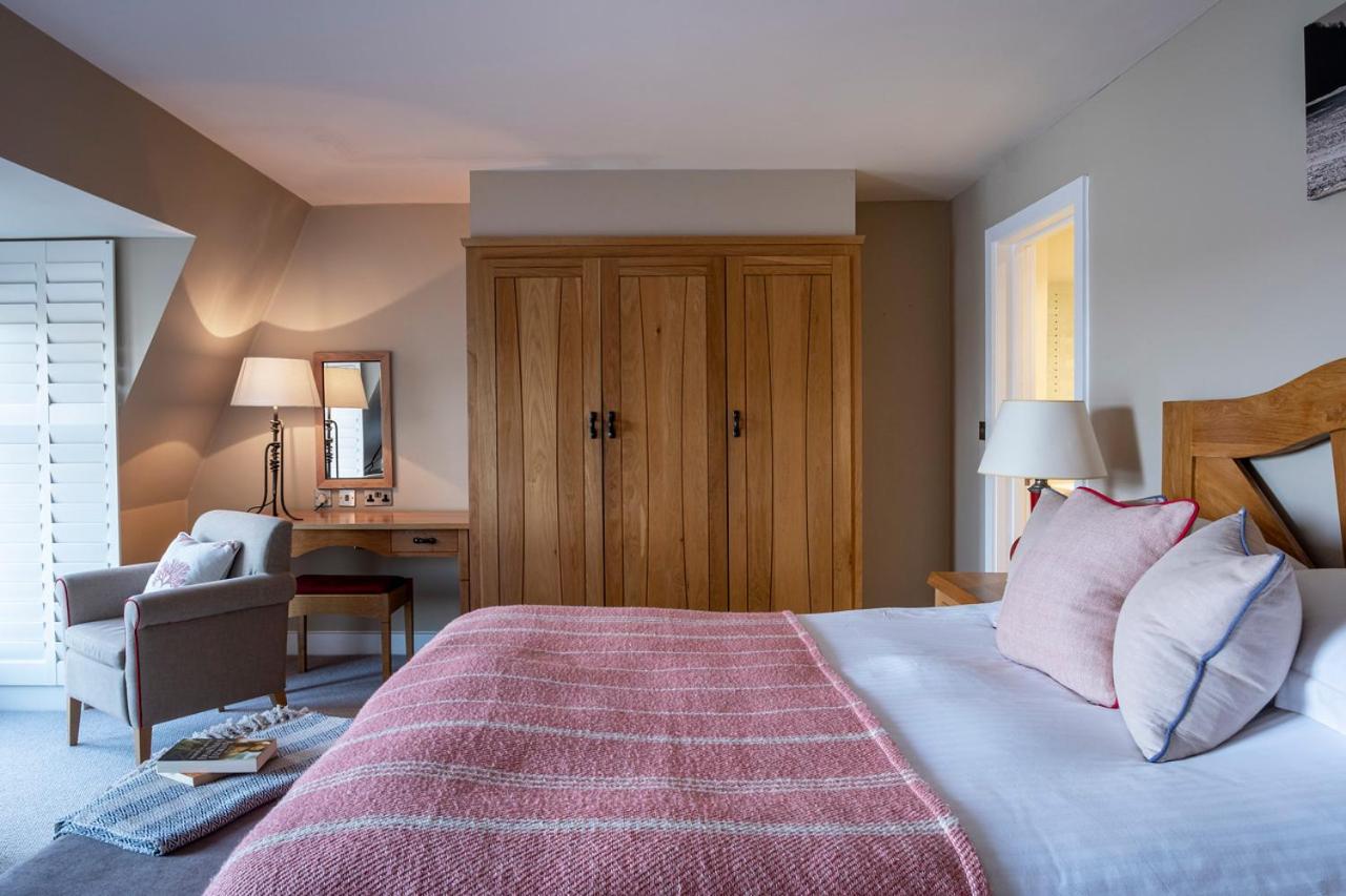 Deluxe, Double Bed, Lateral Side Sea View