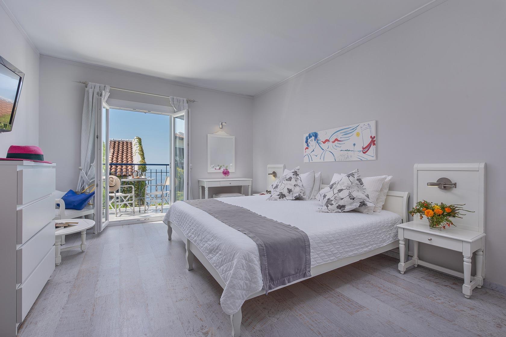 Room, Double or Twin Bed, Lateral Side Sea View