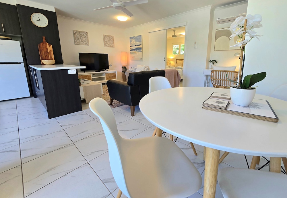 NOOSA RIVER RETREAT 16/23