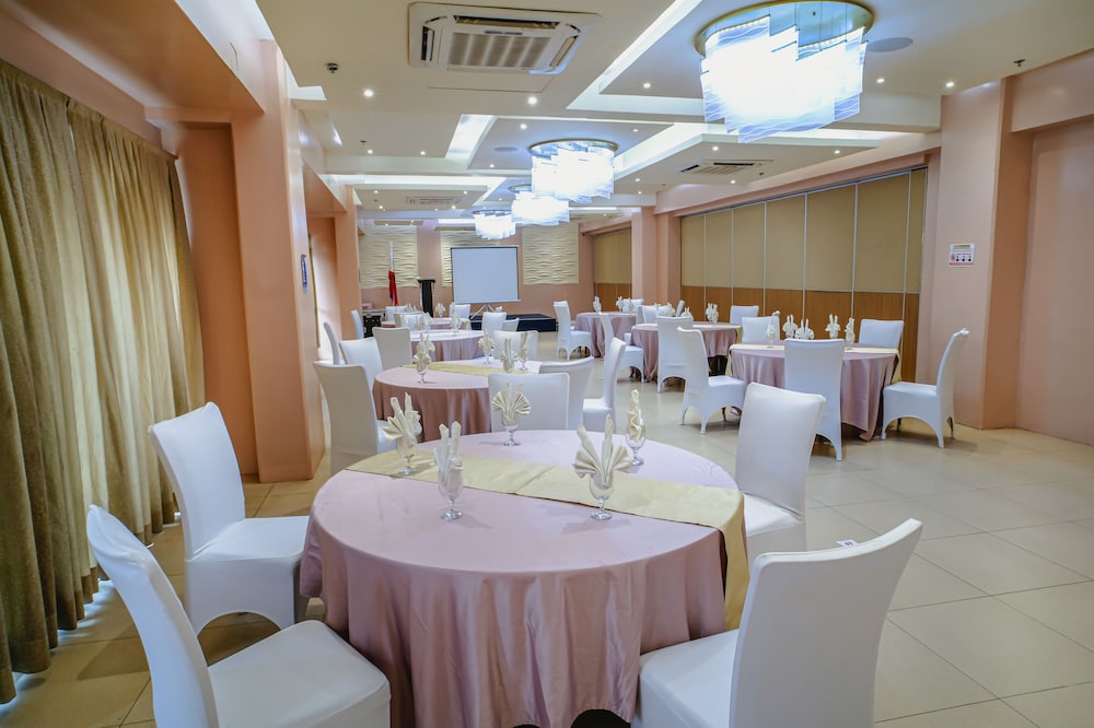 New Dawn Hotel Plus 62/79