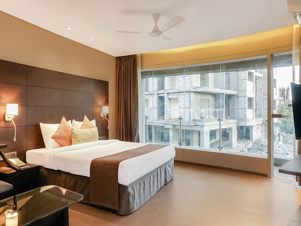 Hotel Niraali Executive 37/65