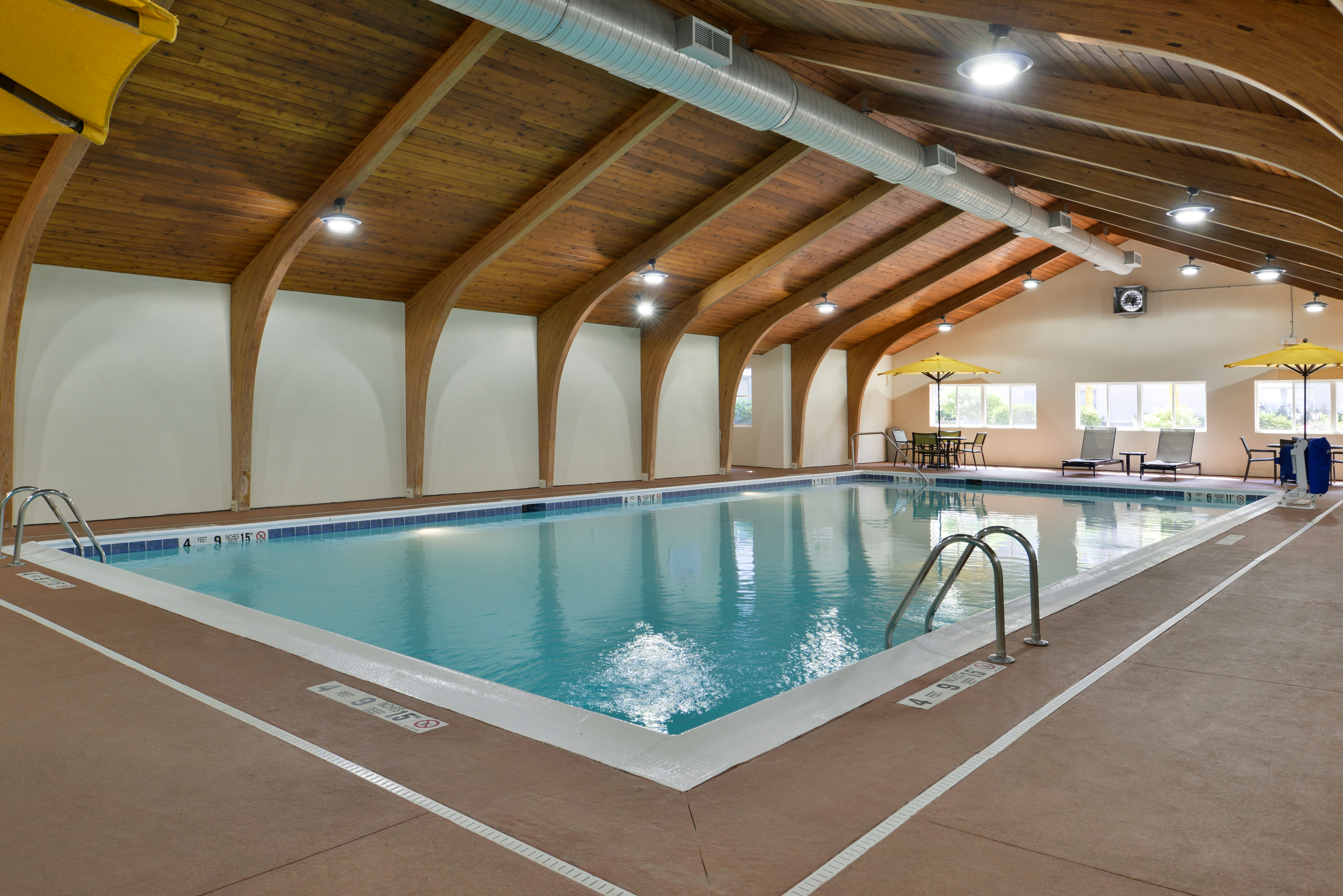 Holiday Inn Hotel and Suites Rochester Marketplace 24/64