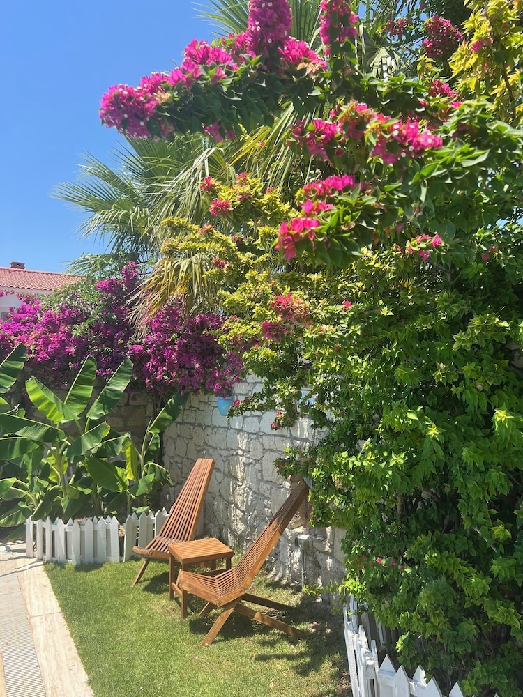 Windmill Alacati Boutique Hotel 42/44